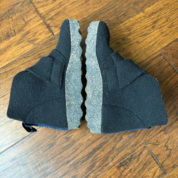 Stylish Black Ankle Booties with Velcro Straps - Picture 4 of 8